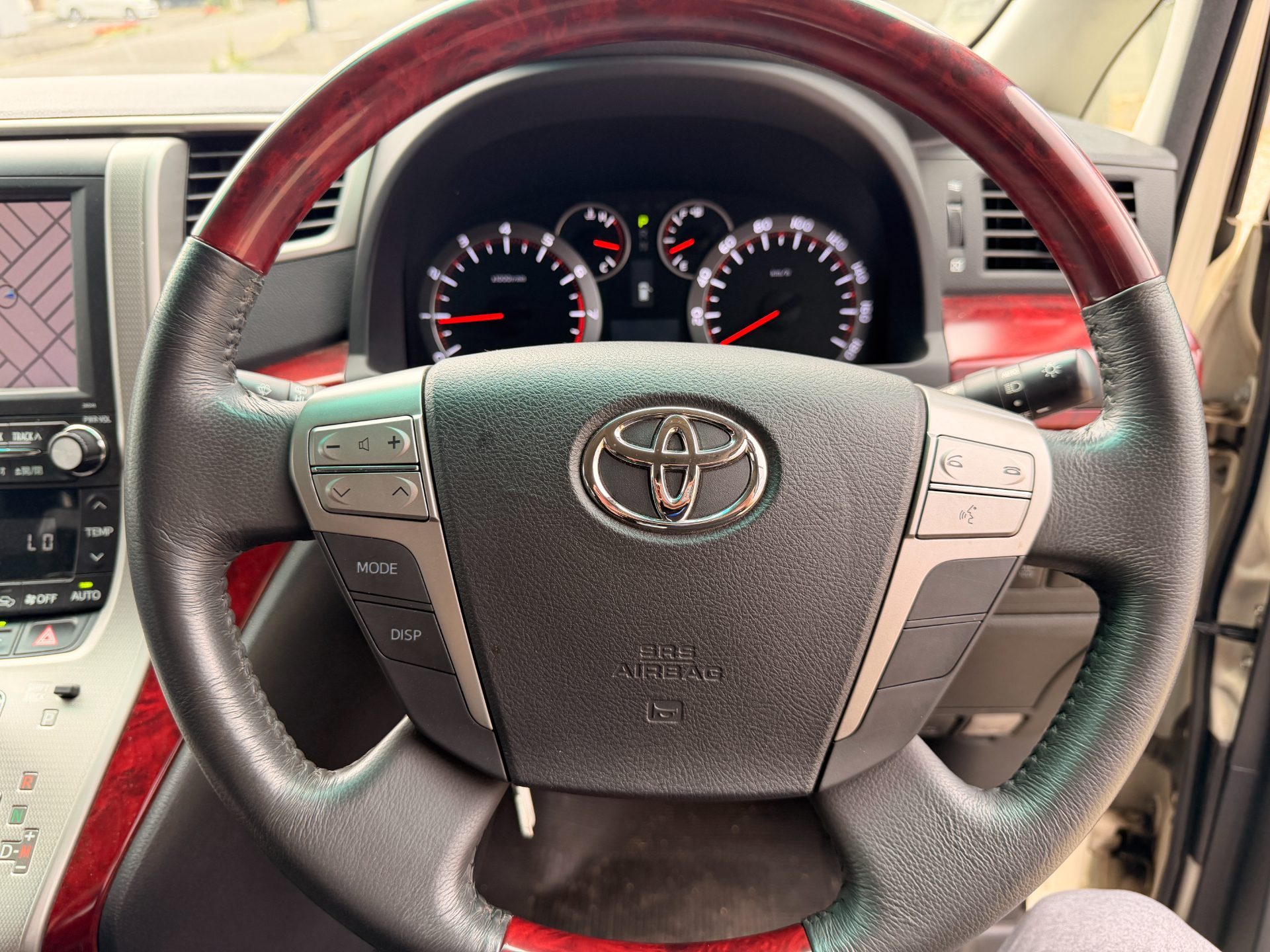 トヨタ アルファード　４WD 写真10
