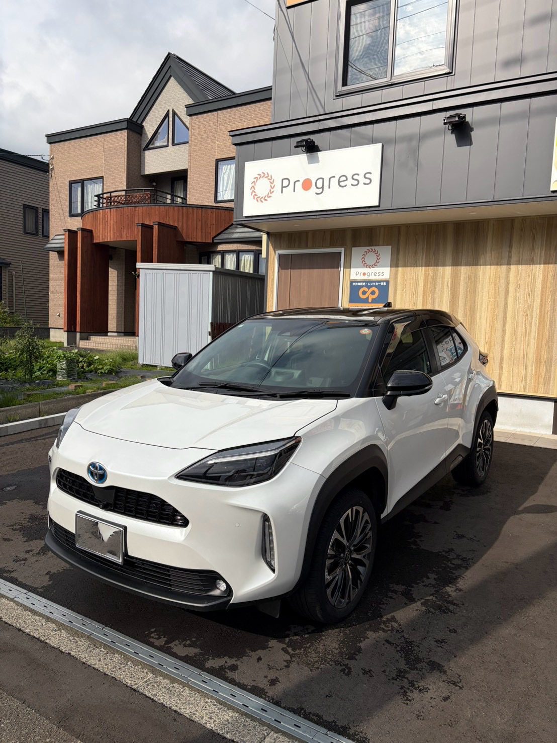 トヨタ ヤリスクロス　ハイブリッド 4WD 写真2